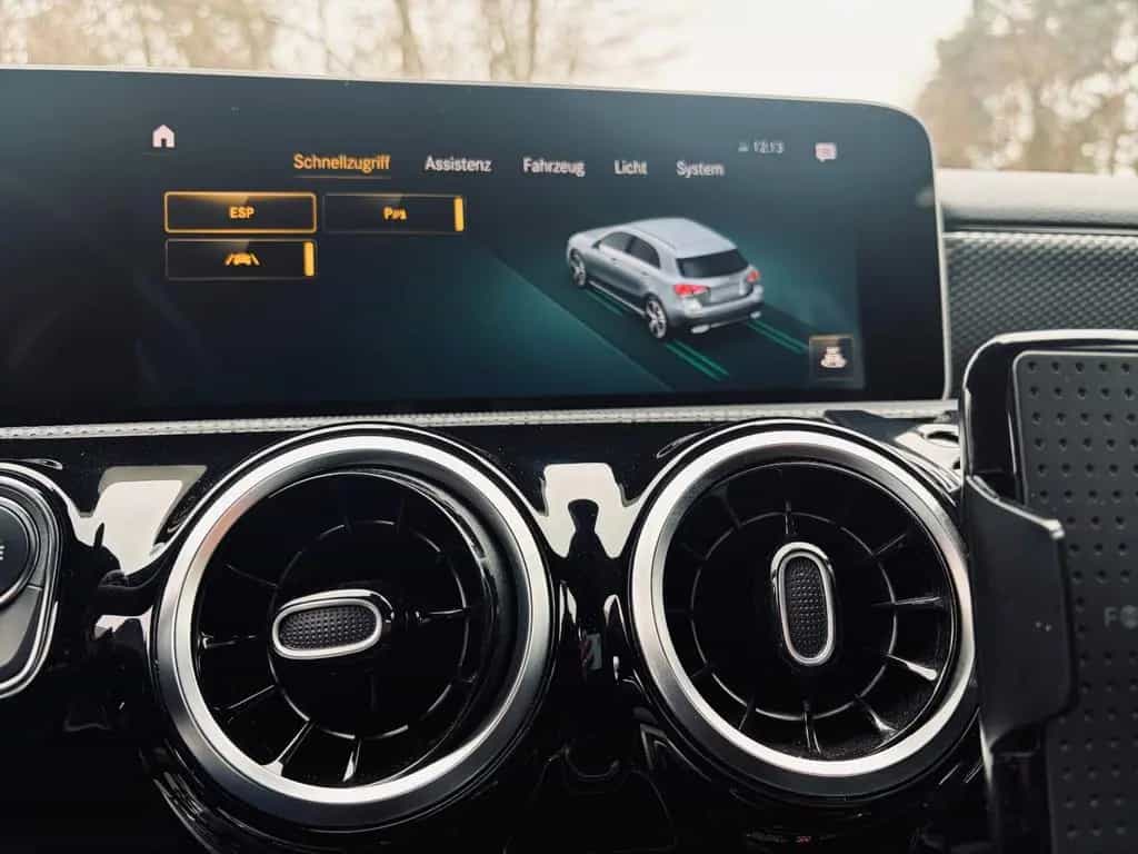 Mercedes-Benz A-Class 220 4Matic+Standhzg+Kamera+MBUX+LED+SHZ+18"+LM 01/2019-photo-17