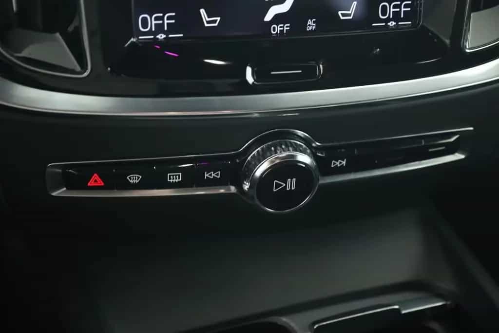 Volvo S60 B4 R-Design LED HarmanK Pilot KeyGo STHZ 360 02/2022-photo-18