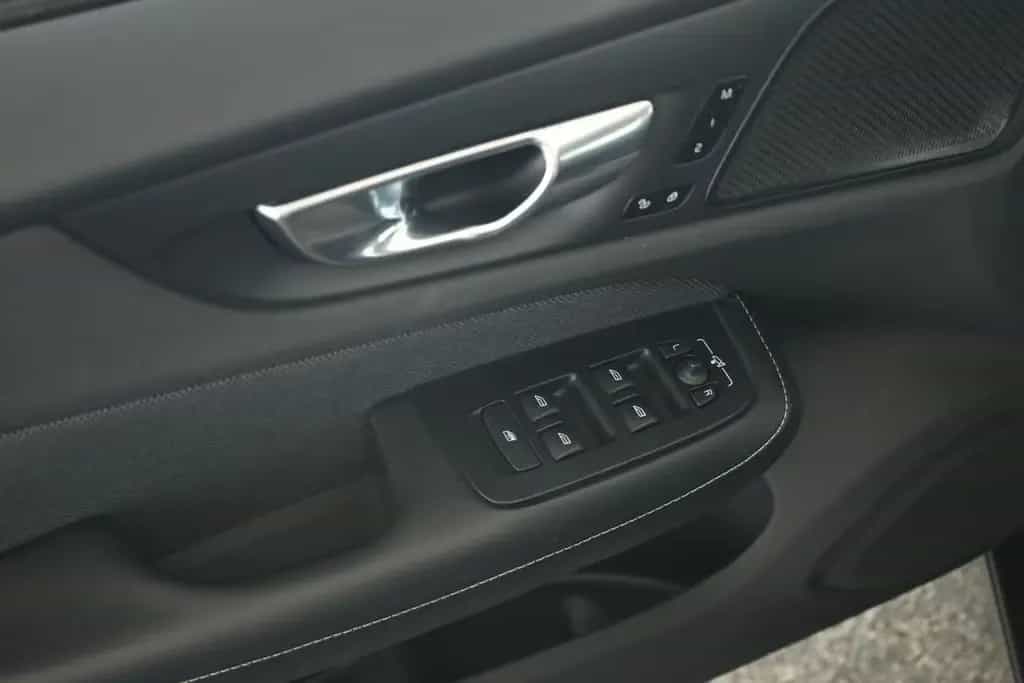 Volvo S60 B4 R-Design LED HarmanK Pilot KeyGo STHZ 360 02/2022-photo-20