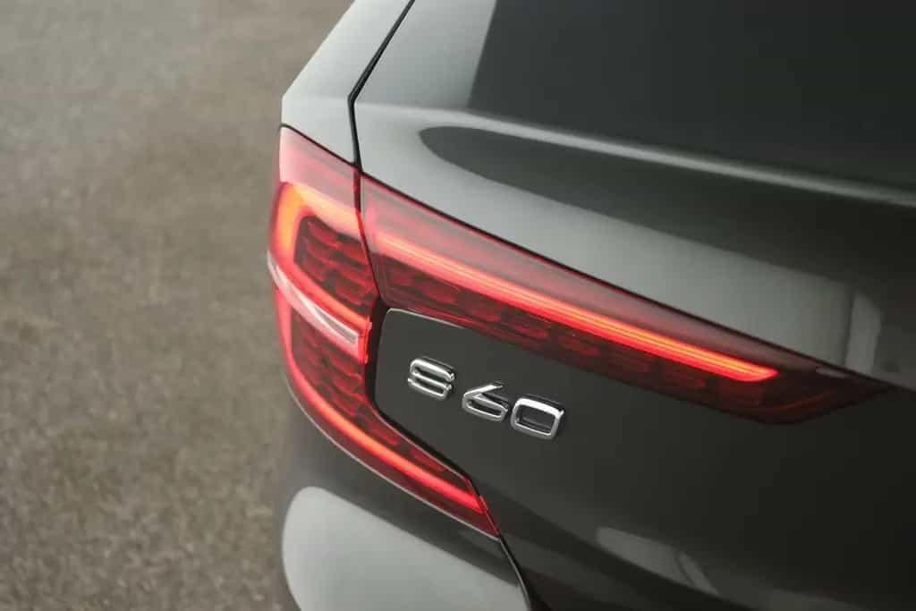 Volvo S60 B4 R-Design LED HarmanK Pilot KeyGo STHZ 360 02/2022-photo-9