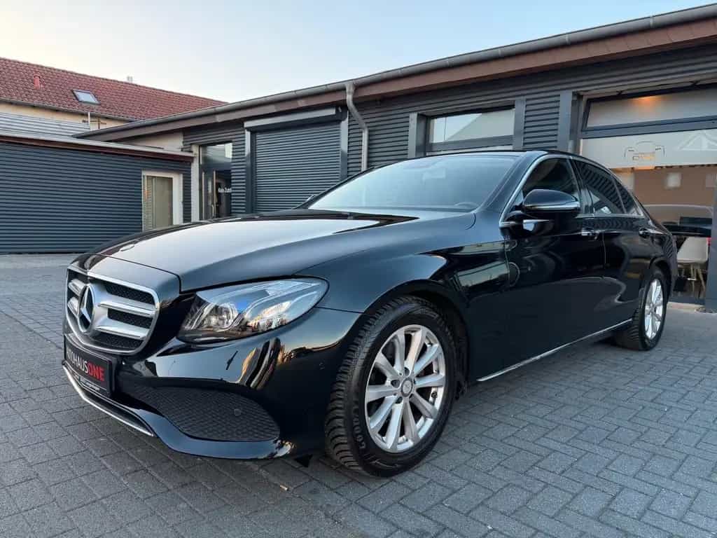 Mercedes-Benz E 220 d Avantgarde MEMORY/360°KAMERA/KEYLESSGO 08/2018-photo-1