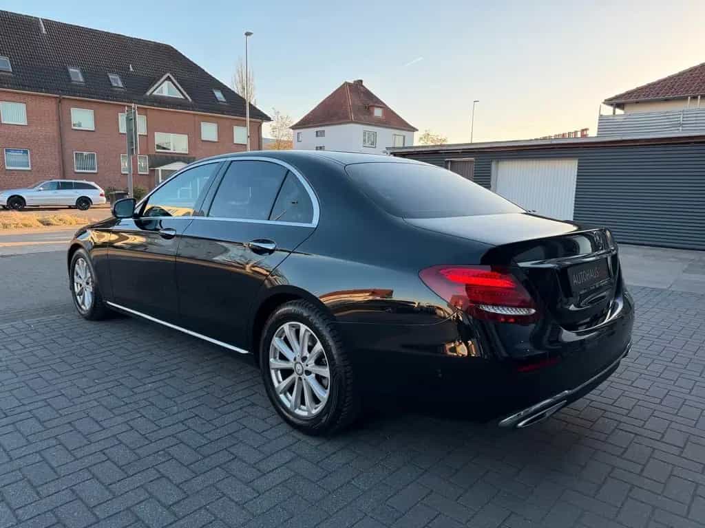 Mercedes-Benz E 220 d Avantgarde MEMORY/360°KAMERA/KEYLESSGO 08/2018-photo-12