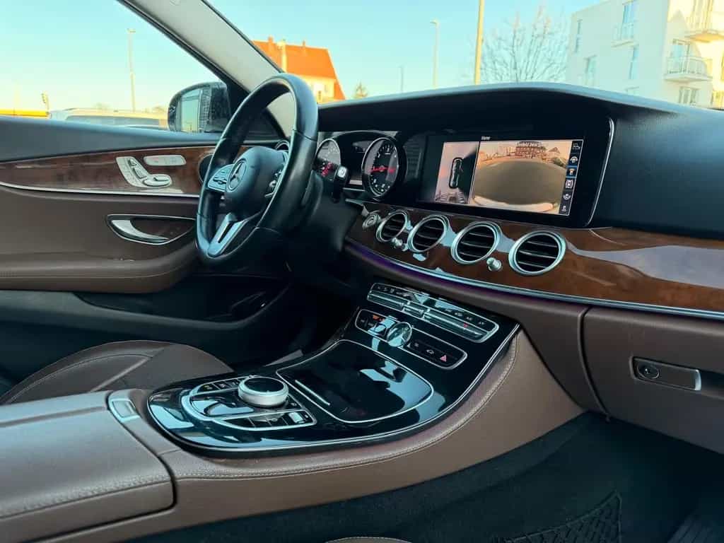 Mercedes-Benz E 220 d Avantgarde MEMORY/360°KAMERA/KEYLESSGO 08/2018-photo-17