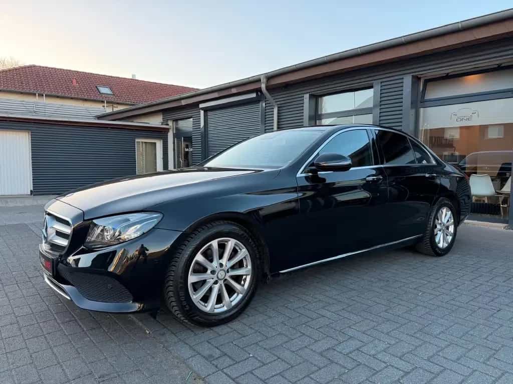 Mercedes-Benz E 220 d Avantgarde MEMORY/360°KAMERA/KEYLESSGO 08/2018-photo-2