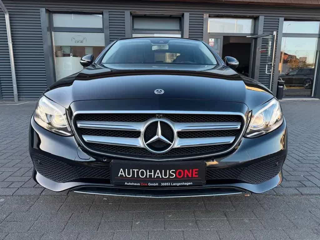 Mercedes-Benz E 220 d Avantgarde MEMORY/360°KAMERA/KEYLESSGO 08/2018-photo-3