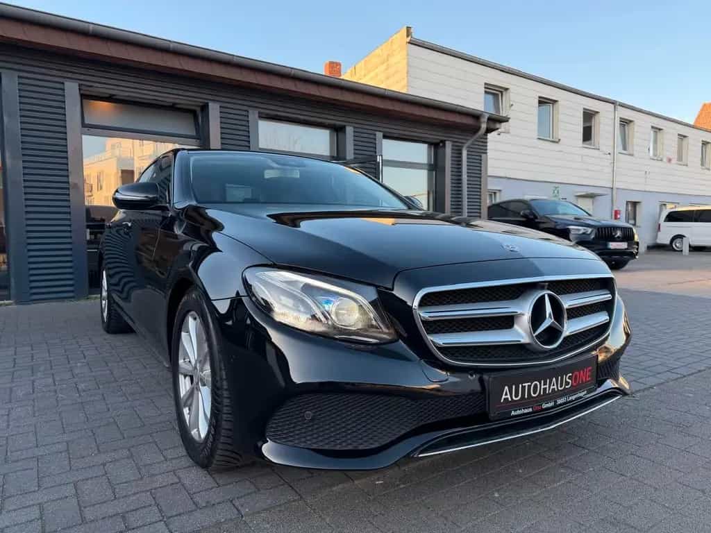 Mercedes-Benz E 220 d Avantgarde MEMORY/360°KAMERA/KEYLESSGO 08/2018-photo-4