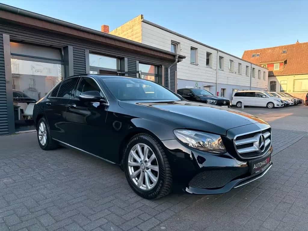 Mercedes-Benz E 220 d Avantgarde MEMORY/360°KAMERA/KEYLESSGO 08/2018-photo-5