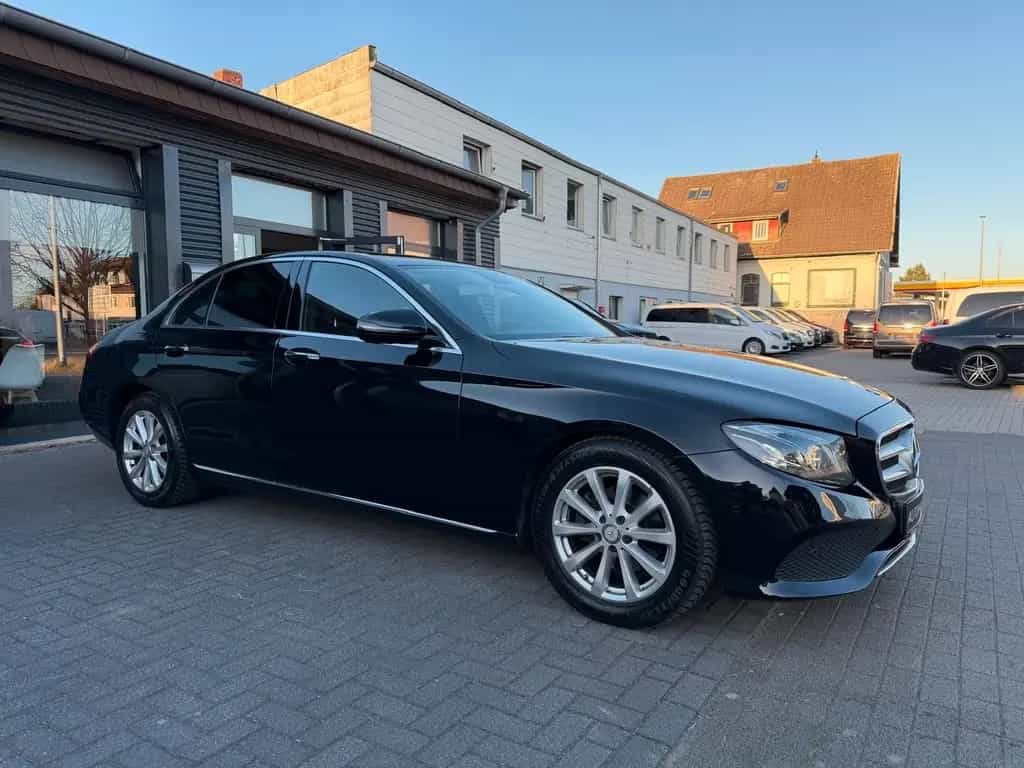 Mercedes-Benz E 220 d Avantgarde MEMORY/360°KAMERA/KEYLESSGO 08/2018-photo-6