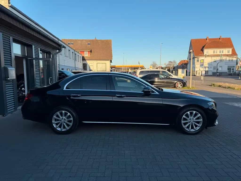 Mercedes-Benz E 220 d Avantgarde MEMORY/360°KAMERA/KEYLESSGO 08/2018-photo-7