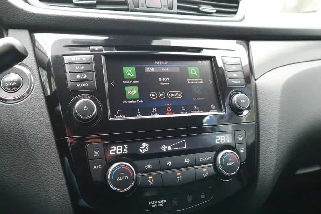 Nissan Qashqai N-Connecta *2.HAND/PANO/360°/NAVI/AHK* 12/2019-photo-15