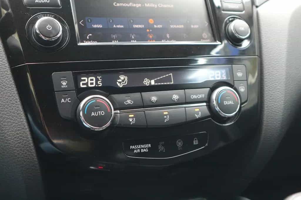 Nissan Qashqai N-Connecta *2.HAND/PANO/360°/NAVI/AHK* 12/2019-photo-21