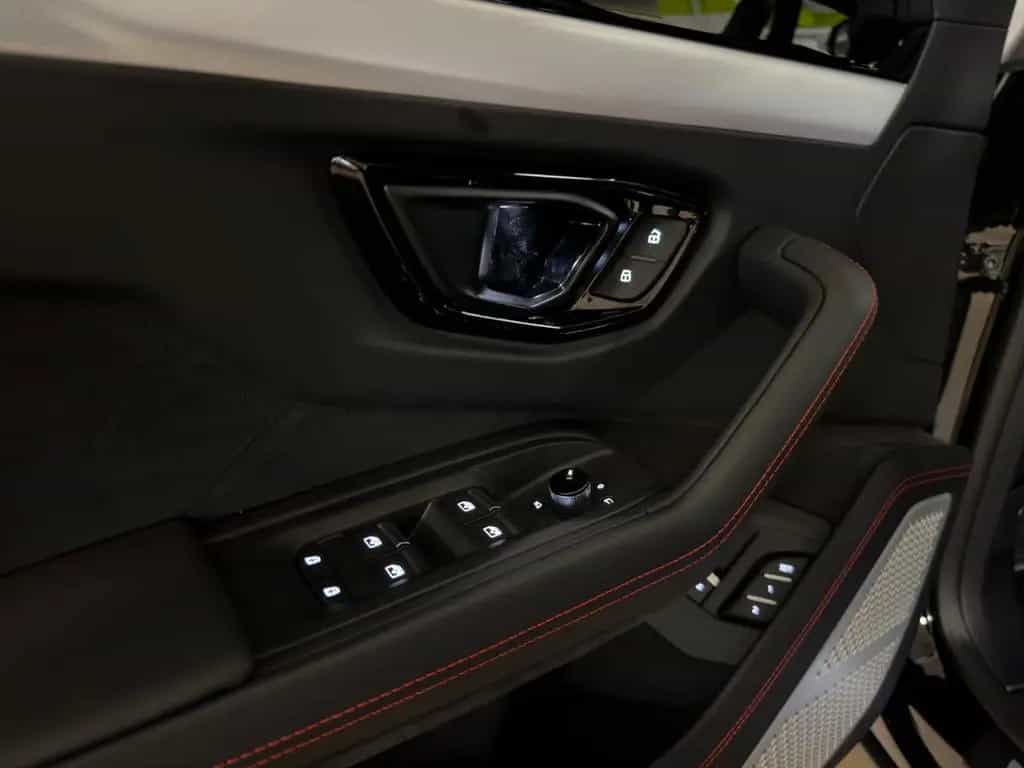 Lamborghini Urus SE MASSAGE HEADUP B&O PANO STYLEPACK FULL null-photo-17