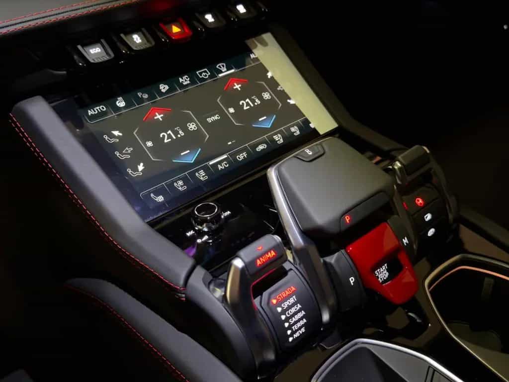 Lamborghini Urus SE MASSAGE HEADUP B&O PANO STYLEPACK FULL null-photo-26