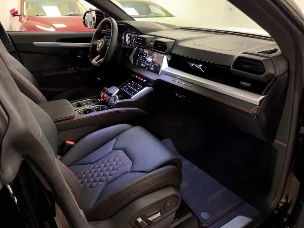 Lamborghini Urus SE MASSAGE HEADUP B&O PANO STYLEPACK FULL null-photo-32
