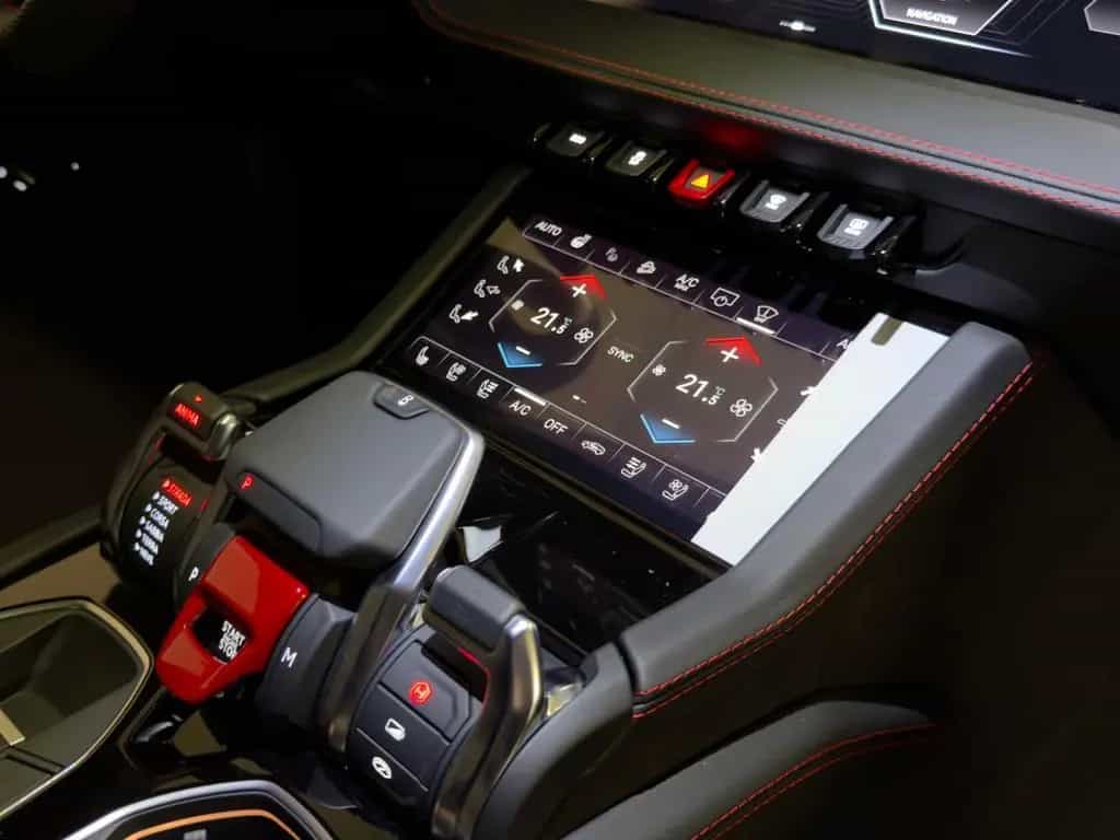 Lamborghini Urus SE MASSAGE HEADUP B&O PANO STYLEPACK FULL null-photo-34