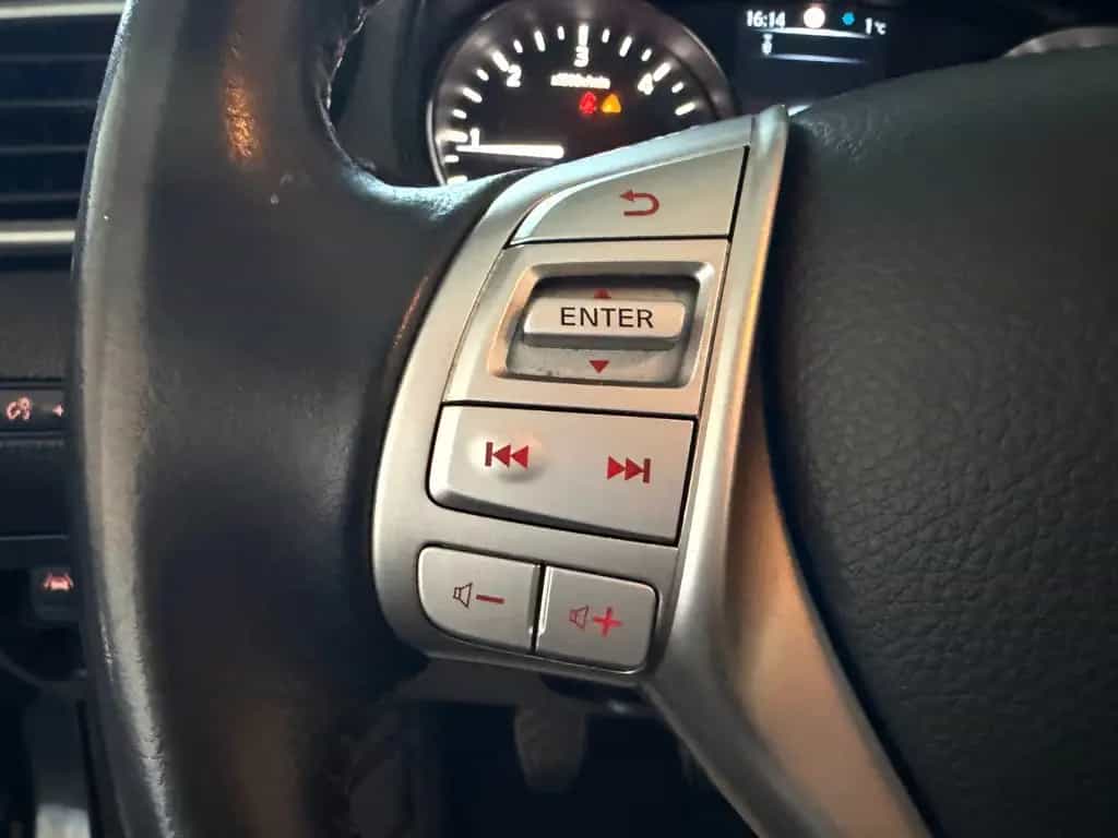 Nissan Qashqai 90 Tkm*360°Kamera*Navi* 01/2016-photo-17
