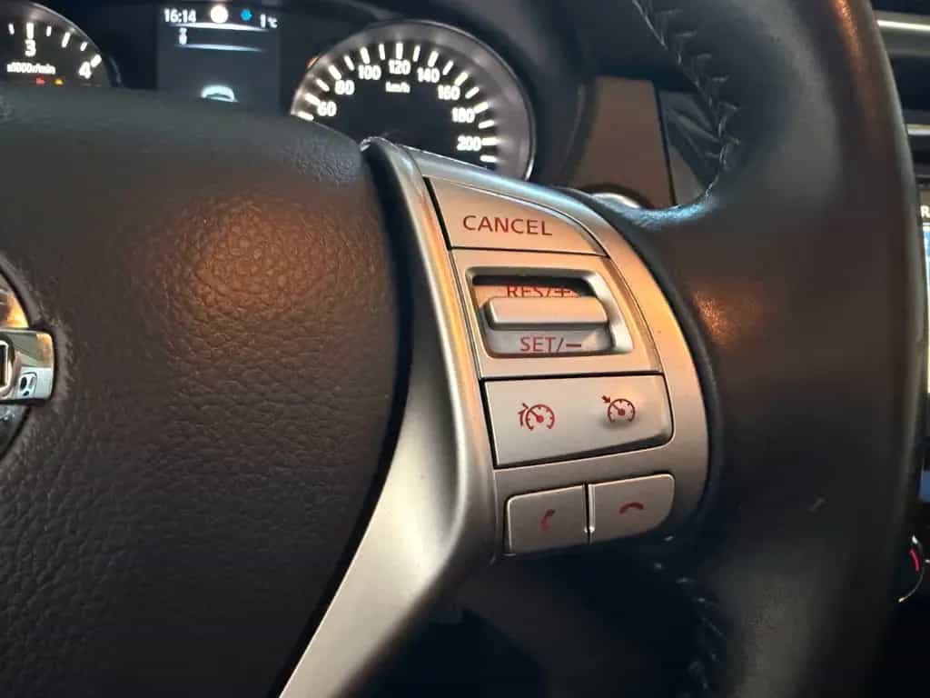 Nissan Qashqai 90 Tkm*360°Kamera*Navi* 01/2016-photo-18