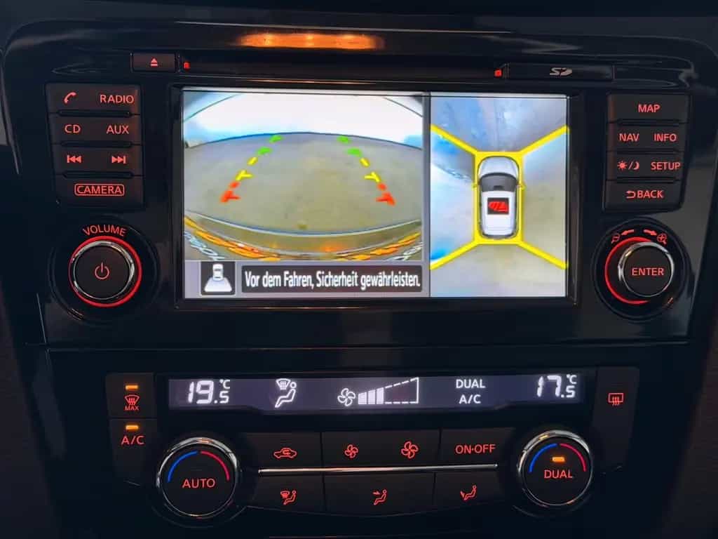 Nissan Qashqai 90 Tkm*360°Kamera*Navi* 01/2016-photo-21