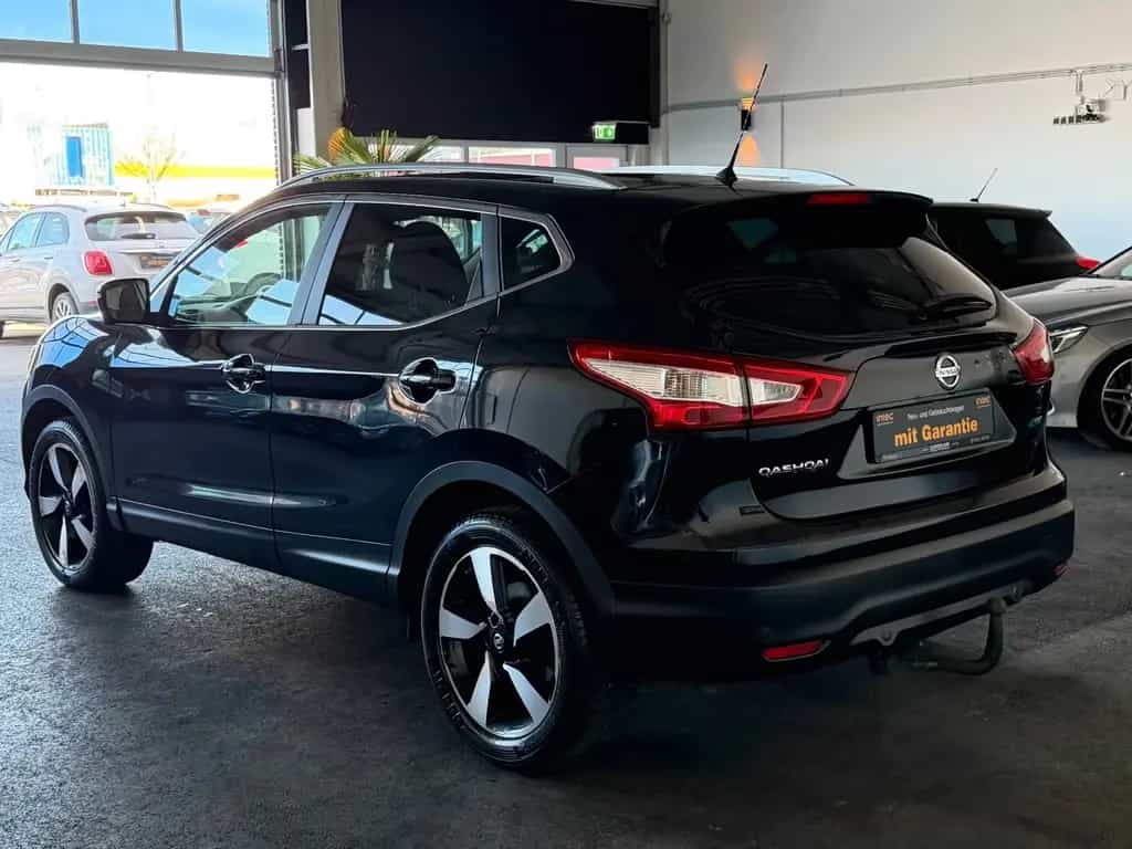 Nissan Qashqai 90 Tkm*360°Kamera*Navi* 01/2016-photo-4