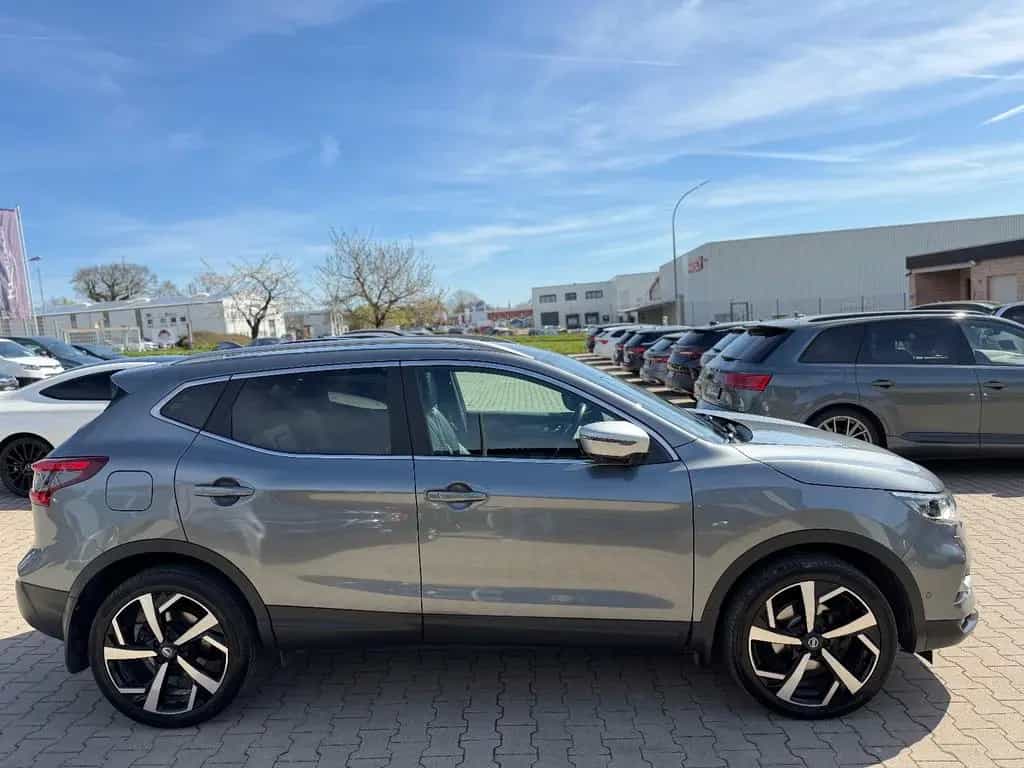 Nissan Qashqai Tekna+ 1.6 DIG-T*LED*360°*PANO*NAVI*AHK 10/2017-photo-1