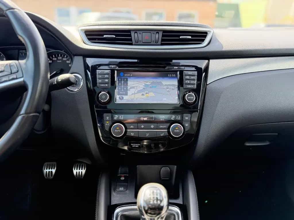 Nissan Qashqai Tekna+ 1.6 DIG-T*LED*360°*PANO*NAVI*AHK 10/2017-photo-12