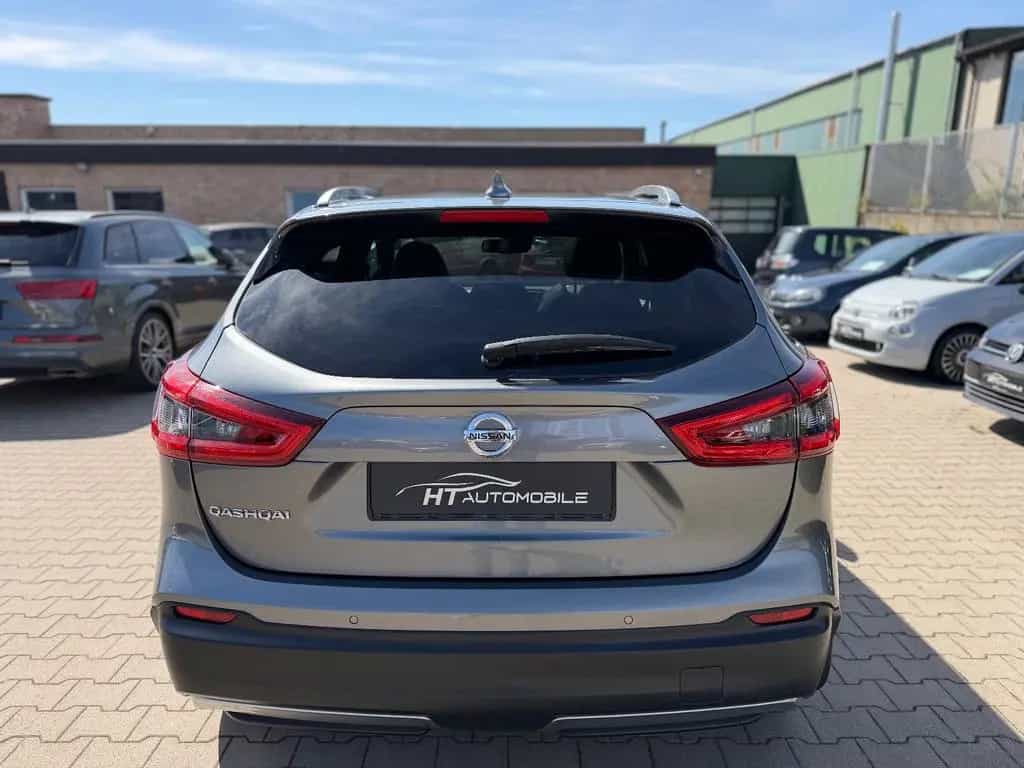 Nissan Qashqai Tekna+ 1.6 DIG-T*LED*360°*PANO*NAVI*AHK 10/2017-photo-4
