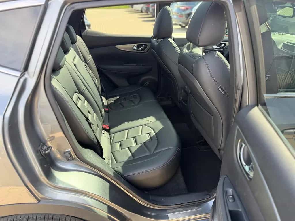 Nissan Qashqai Tekna+ 1.6 DIG-T*LED*360°*PANO*NAVI*AHK 10/2017-photo-9