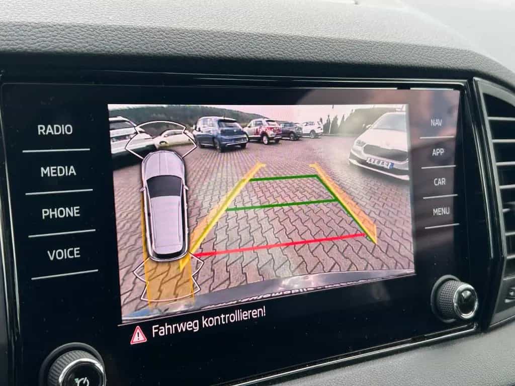 Skoda Karoq Selection DSG DplBoden ElektrHeck Kamera 06/2024-photo-18