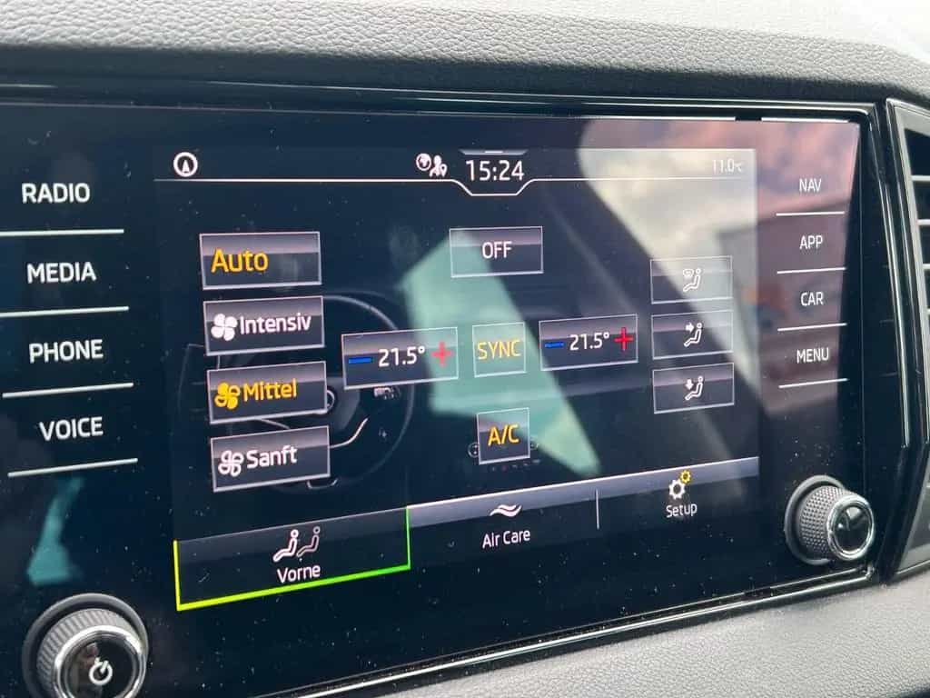 Skoda Karoq Selection DSG DplBoden ElektrHeck Kamera 06/2024-photo-25