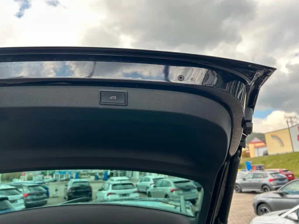 Skoda Karoq Selection DSG DplBoden ElektrHeck Kamera 06/2024-photo-9