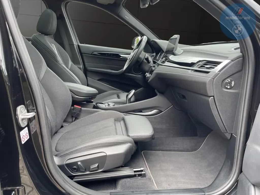 BMW X1 sDrive18d Sport Line AHK Panorama HUD 19 Zoll 07/2020-photo-1