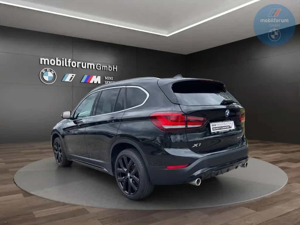 BMW X1 sDrive18d Sport Line AHK Panorama HUD 19 Zoll 07/2020-photo-11