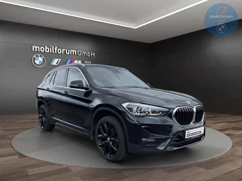 BMW X1 sDrive18d Sport Line AHK Panorama HUD 19 Zoll 07/2020-photo-14