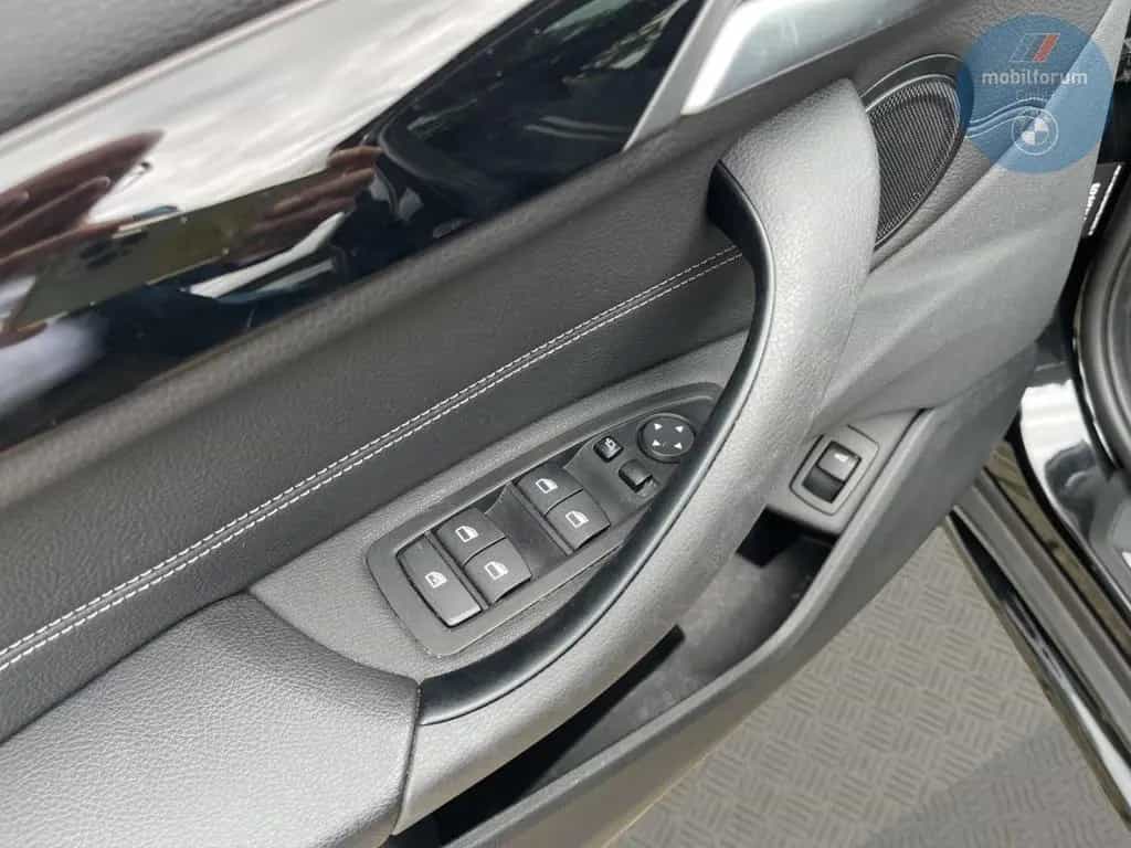 BMW X1 sDrive18d Sport Line AHK Panorama HUD 19 Zoll 07/2020-photo-16