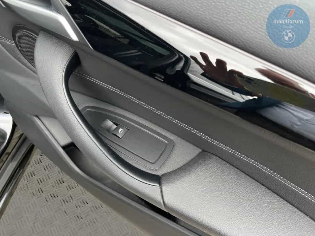 BMW X1 sDrive18d Sport Line AHK Panorama HUD 19 Zoll 07/2020-photo-18