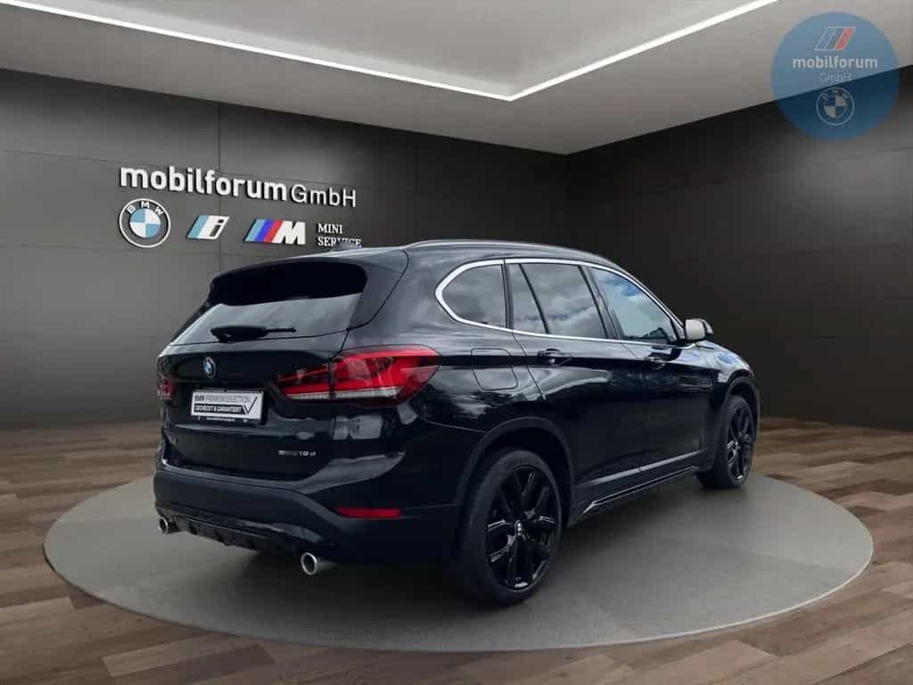 BMW X1 sDrive18d Sport Line AHK Panorama HUD 19 Zoll 07/2020-photo-2