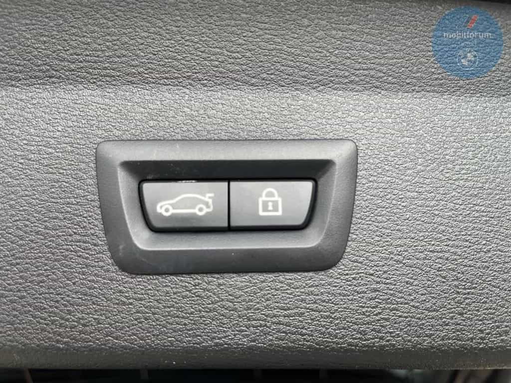 BMW X1 sDrive18d Sport Line AHK Panorama HUD 19 Zoll 07/2020-photo-27