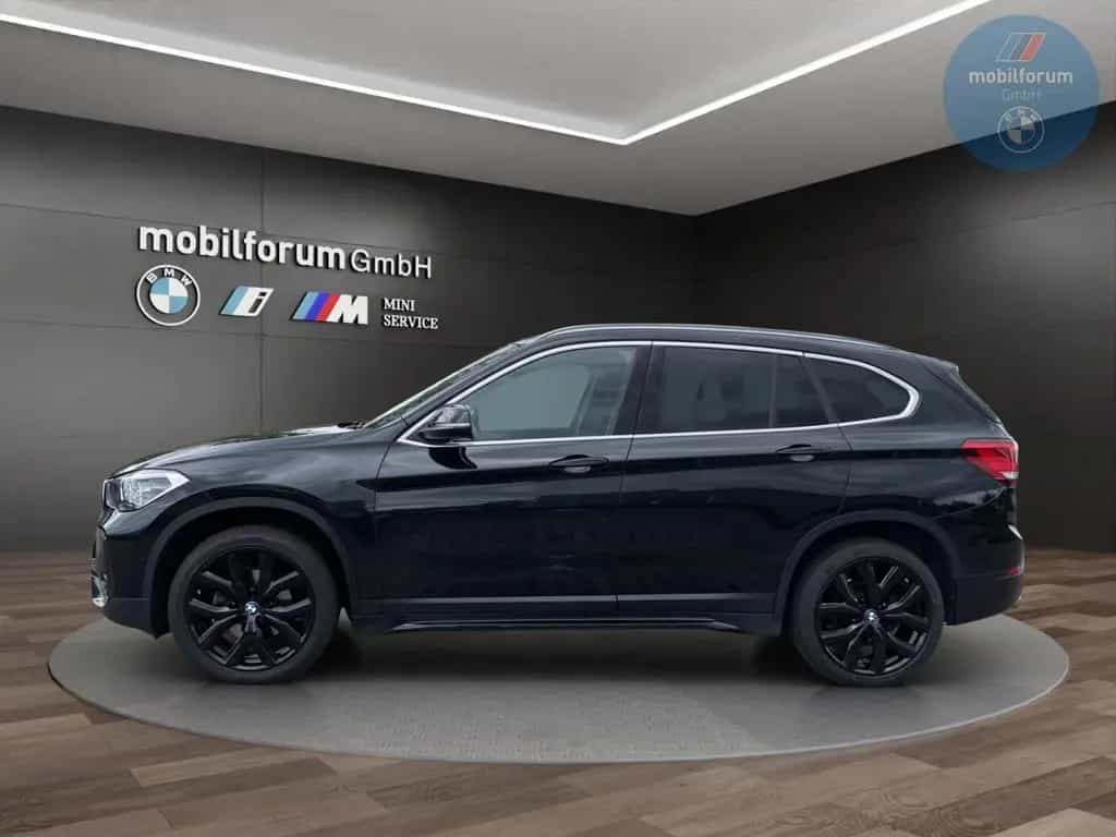 BMW X1 sDrive18d Sport Line AHK Panorama HUD 19 Zoll 07/2020-photo-3