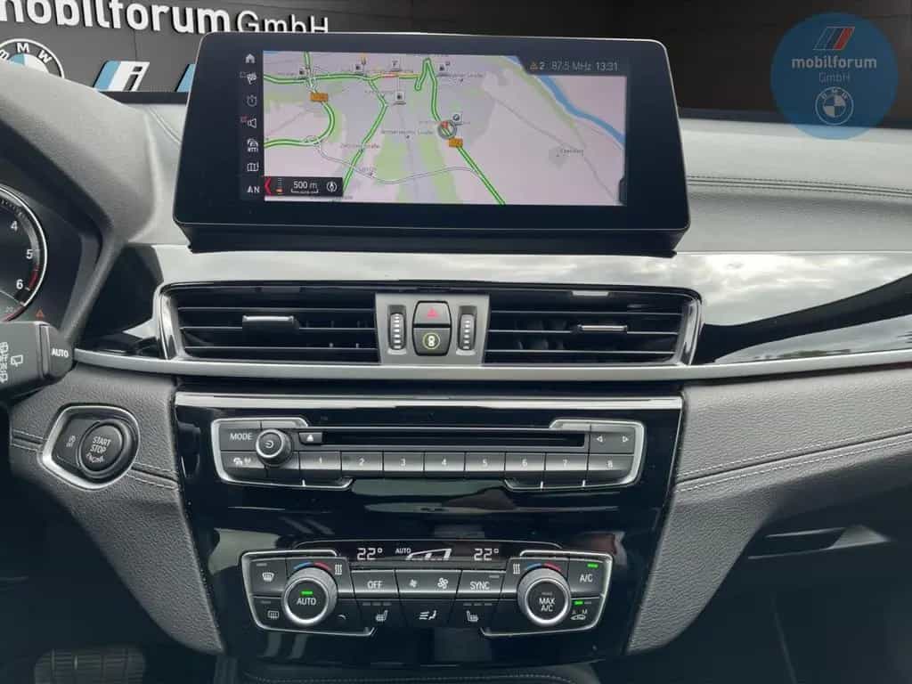 BMW X1 sDrive18d Sport Line AHK Panorama HUD 19 Zoll 07/2020-photo-9