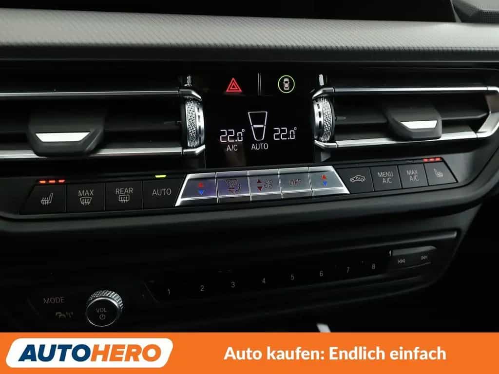 BMW M135 xDrive Aut.*NAVI*LED*HUD*TEMPO*PDC* 08/2020-photo-23