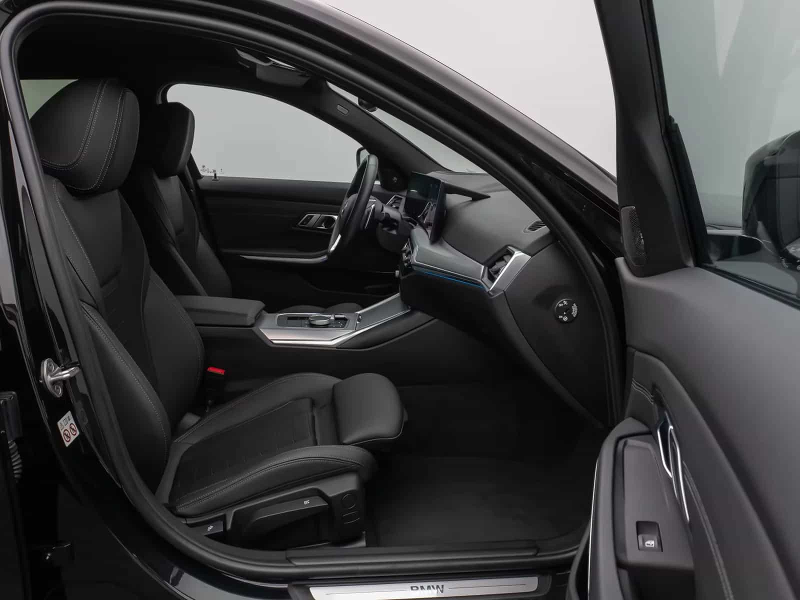 BMW 3 Series 03/2023-photo-24