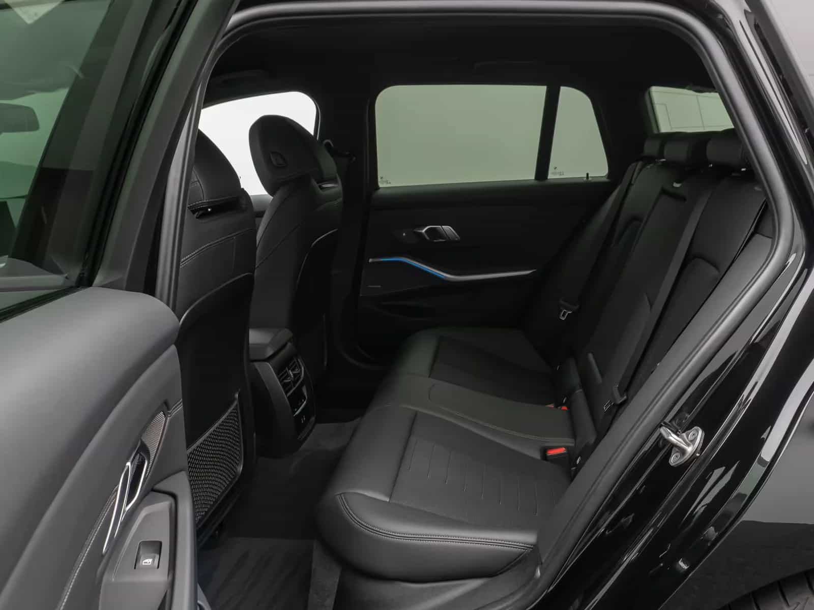 BMW 3 Series 03/2023-photo-25