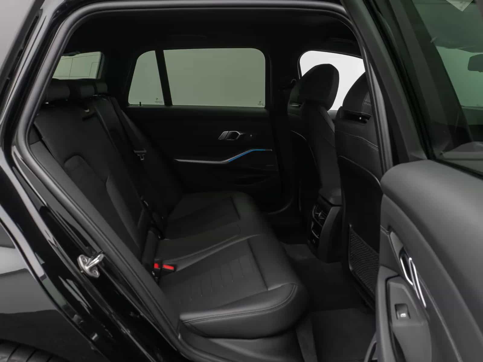 BMW 3 Series 03/2023-photo-26
