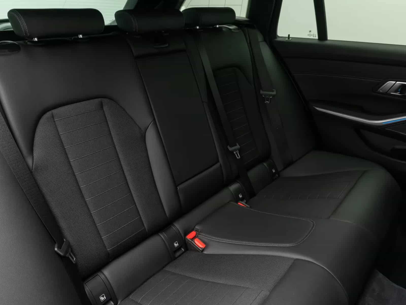 BMW 3 Series 03/2023-photo-28