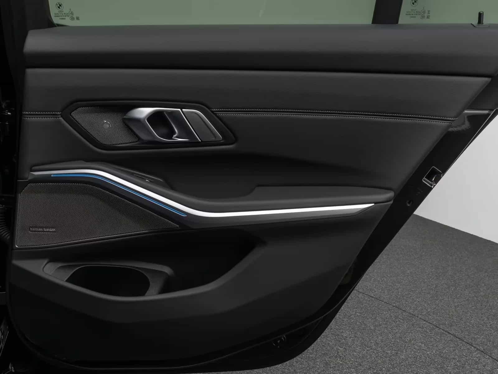 BMW 3 Series 03/2023-photo-31