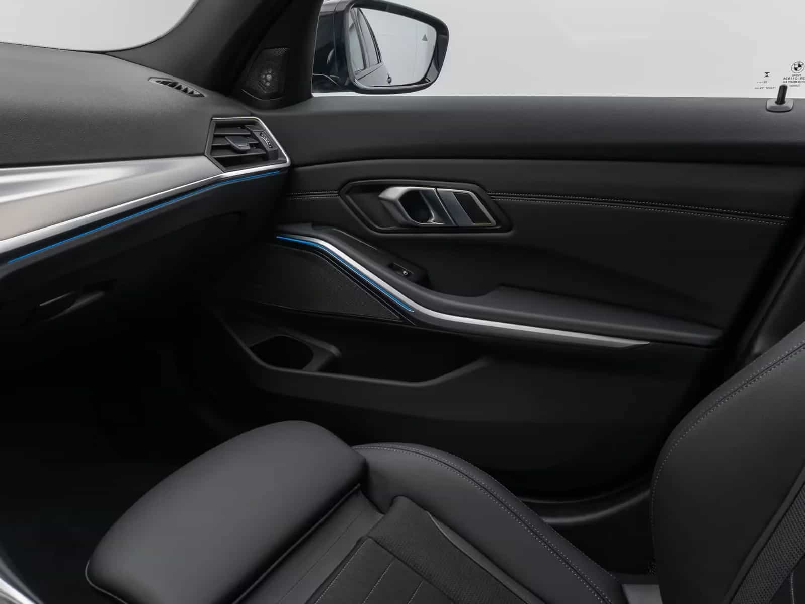 BMW 3 Series 03/2023-photo-32
