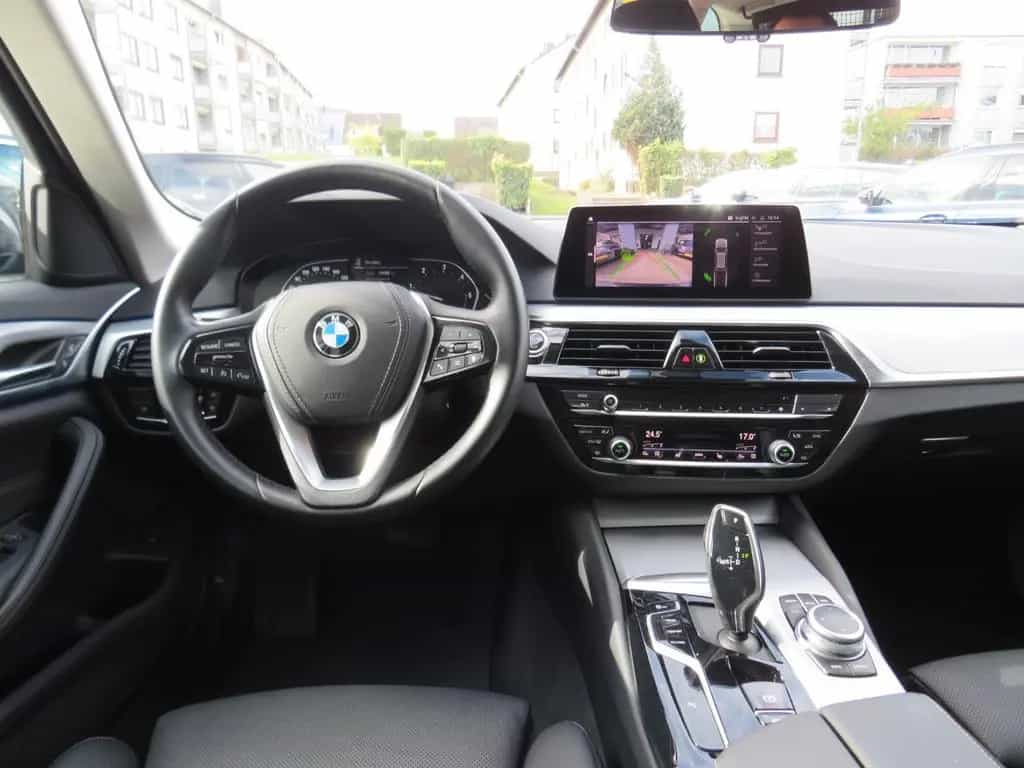 BMW 5 Series touring *1.HAND *AHK *KAMERA *LED 12/2020-photo-10