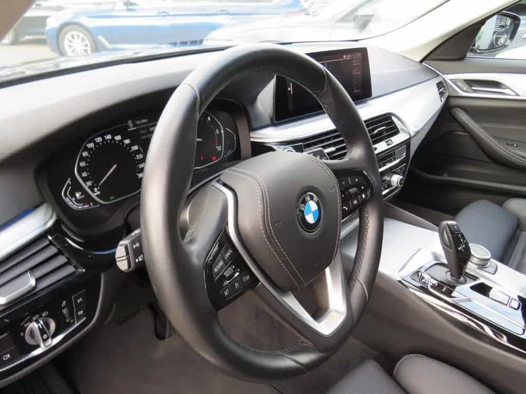 BMW 5 Series touring *1.HAND *AHK *KAMERA *LED 12/2020-photo-12