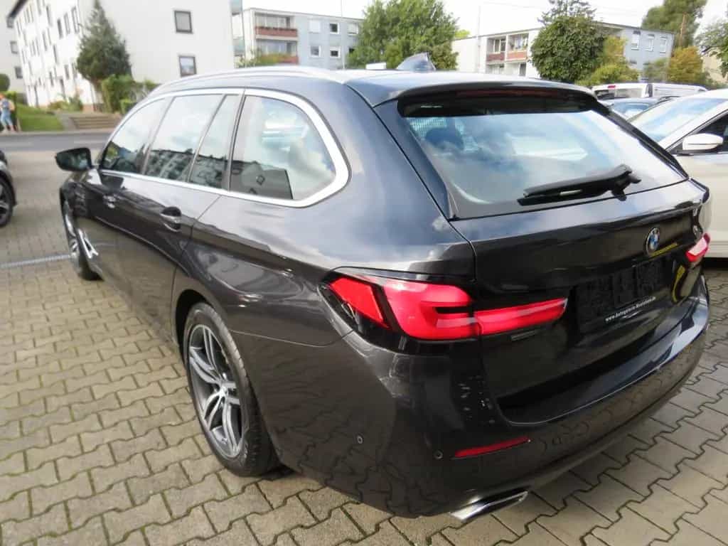 BMW 5 Series touring *1.HAND *AHK *KAMERA *LED 12/2020-photo-3