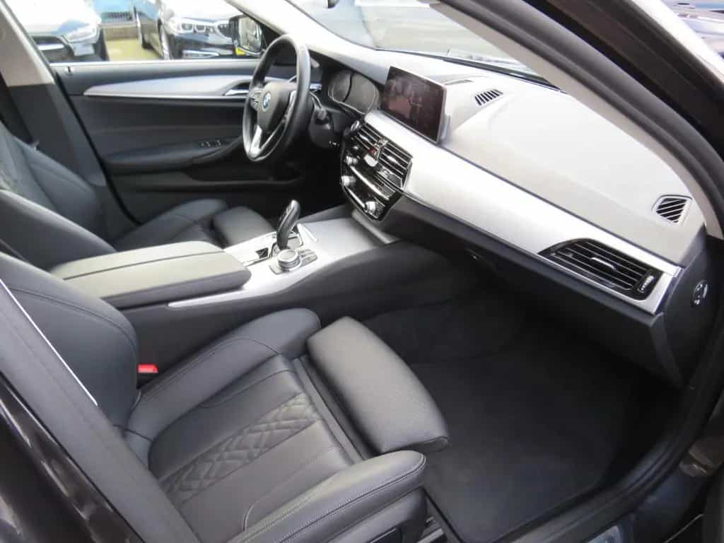 BMW 5 Series touring *1.HAND *AHK *KAMERA *LED 12/2020-photo-8